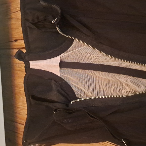 VICTORIA'S SECRET Straps optional lacy corset - Picture 3 of 6